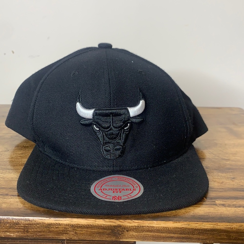 Mitchell & Ness Black Chicago Bulls snap back
